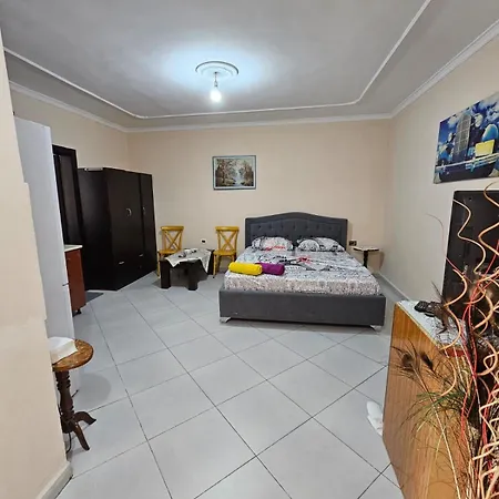 Elezi Centre 2 Apartment